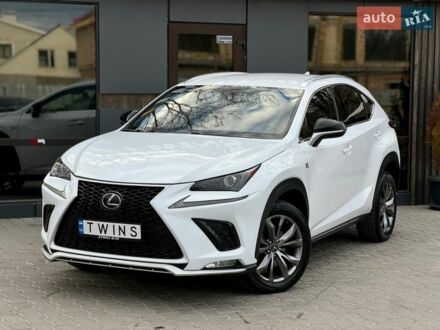 Белый Лексус НХ, объемом двигателя 2 л и пробегом 52 тыс. км за 24900 $, фото 1 на Automoto.ua