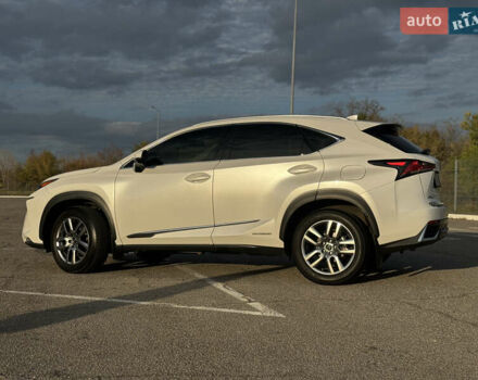 Білий Лексус НХ, об'ємом двигуна 2.49 л та пробігом 21 тис. км за 40000 $, фото 1 на Automoto.ua