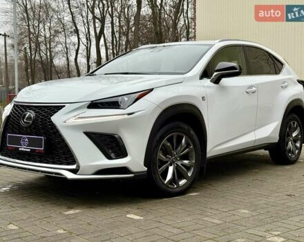 Белый Лексус НХ, объемом двигателя 2 л и пробегом 30 тыс. км за 25500 $, фото 1 на Automoto.ua