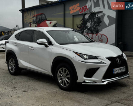 Белый Лексус НХ, объемом двигателя 2 л и пробегом 63 тыс. км за 28250 $, фото 1 на Automoto.ua