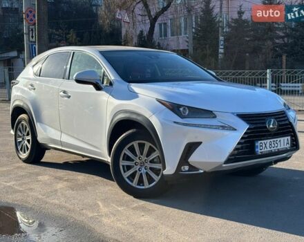 Белый Лексус НХ, объемом двигателя 2 л и пробегом 24 тыс. км за 32000 $, фото 1 на Automoto.ua