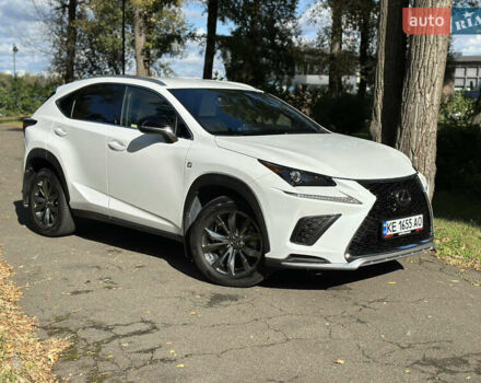 Белый Лексус НХ, объемом двигателя 2 л и пробегом 30 тыс. км за 25500 $, фото 1 на Automoto.ua
