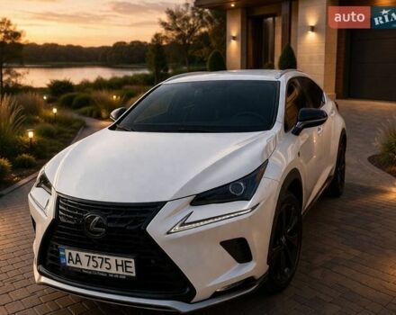 Белый Лексус НХ, объемом двигателя 1.99 л и пробегом 34 тыс. км за 38500 $, фото 1 на Automoto.ua