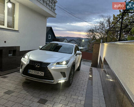 Білий Лексус НХ, об'ємом двигуна 2.49 л та пробігом 90 тис. км за 38500 $, фото 1 на Automoto.ua