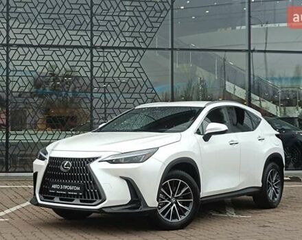 Белый Лексус НХ, объемом двигателя 2 л и пробегом 42 тыс. км за 40765 $, фото 1 на Automoto.ua