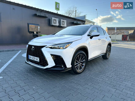 Лексус НХ 2022 в Одессе на Automoto.ua Белый Лексус НХ, объемом двигателя 2.49 л и пробегом 33 тыс. км за 43500 $, фото 1 на Automoto.ua