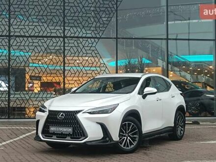 Белый Лексус НХ, объемом двигателя 2.49 л и пробегом 28 тыс. км за 48885 $, фото 1 на Automoto.ua