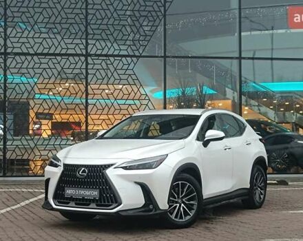 Белый Лексус НХ, объемом двигателя 2.49 л и пробегом 28 тыс. км за 48885 $, фото 1 на Automoto.ua