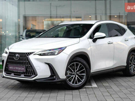 Белый Лексус НХ, объемом двигателя 2.49 л и пробегом 60 тыс. км за 57931 $, фото 1 на Automoto.ua
