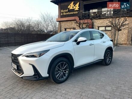 Білий Лексус НХ, об'ємом двигуна 1.99 л та пробігом 35 тис. км за 37800 $, фото 1 на Automoto.ua