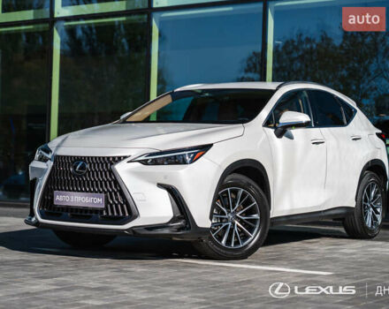 Белый Лексус НХ, объемом двигателя 2.49 л и пробегом 14 тыс. км за 57300 $, фото 1 на Automoto.ua