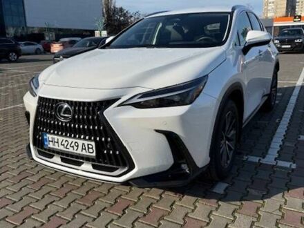 Белый Лексус НХ, объемом двигателя 2.49 л и пробегом 5 тыс. км за 60500 $, фото 1 на Automoto.ua