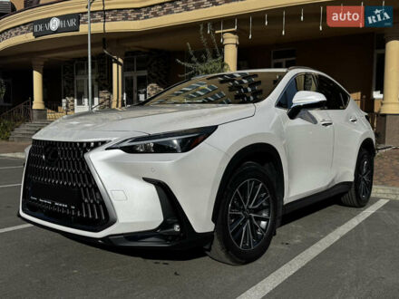 Белый Лексус НХ, объемом двигателя 2.49 л и пробегом 8 тыс. км за 68700 $, фото 1 на Automoto.ua