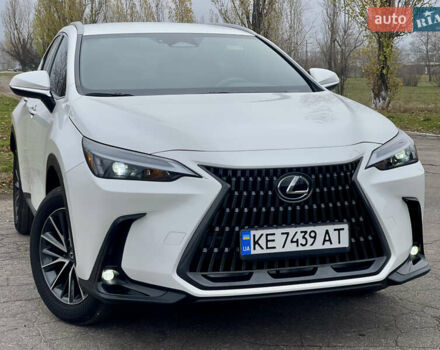 Білий Лексус НХ, об'ємом двигуна 2.49 л та пробігом 14 тис. км за 39900 $, фото 1 на Automoto.ua