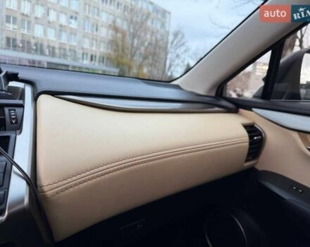 Черный Лексус НХ, объемом двигателя 2.49 л и пробегом 150 тыс. км за 27400 $, фото 19 на Automoto.ua