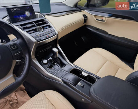 Черный Лексус НХ, объемом двигателя 2.5 л и пробегом 224 тыс. км за 24300 $, фото 12 на Automoto.ua