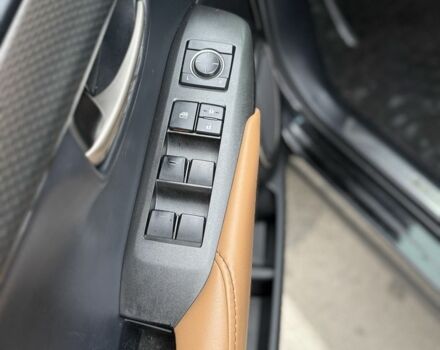 Черный Лексус НХ, объемом двигателя 1.9 л и пробегом 179 тыс. км за 25000 $, фото 6 на Automoto.ua