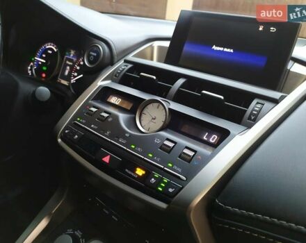 Лексус НХ 2017 в Киеве на Automoto.ua Черный Лексус НХ, объемом двигателя 2.49 л и пробегом 190 тыс. км за 25500 $, фото 24 на Automoto.ua