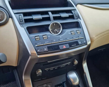 Чорний Лексус НХ, об'ємом двигуна 2 л та пробігом 62 тис. км за 25000 $, фото 4 на Automoto.ua