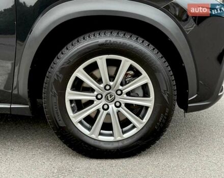 Черный Лексус НХ, объемом двигателя 2 л и пробегом 68 тыс. км за 28700 $, фото 28 на Automoto.ua