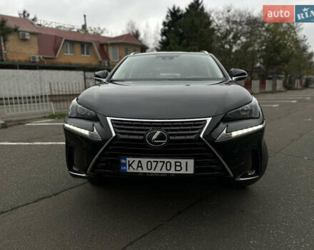 Черный Лексус НХ, объемом двигателя 2 л и пробегом 138 тыс. км за 23999 $, фото 1 на Automoto.ua