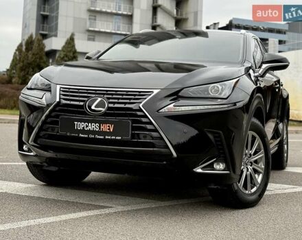Черный Лексус НХ, объемом двигателя 2 л и пробегом 68 тыс. км за 28700 $, фото 1 на Automoto.ua