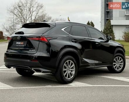 Черный Лексус НХ, объемом двигателя 2 л и пробегом 68 тыс. км за 28700 $, фото 18 на Automoto.ua