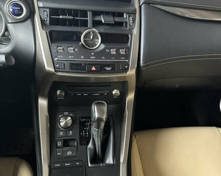 Чорний Лексус НХ, об'ємом двигуна 2.49 л та пробігом 23 тис. км за 40000 $, фото 6 на Automoto.ua