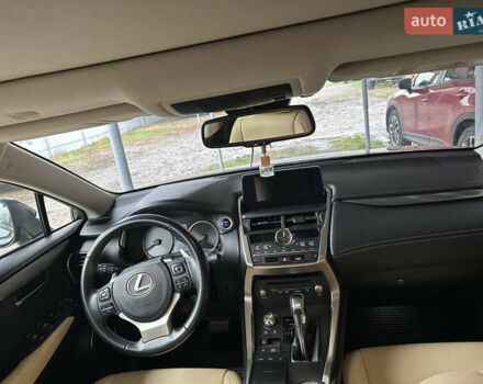 Чорний Лексус НХ, об'ємом двигуна 2.49 л та пробігом 23 тис. км за 40000 $, фото 4 на Automoto.ua