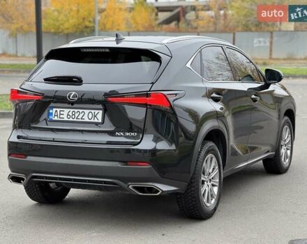 Чорний Лексус НХ, об'ємом двигуна 2 л та пробігом 33 тис. км за 25500 $, фото 3 на Automoto.ua