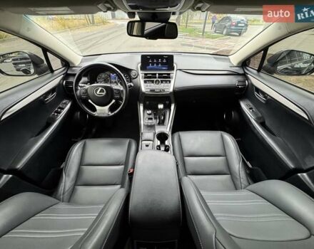 Чорний Лексус НХ, об'ємом двигуна 2 л та пробігом 33 тис. км за 25500 $, фото 15 на Automoto.ua