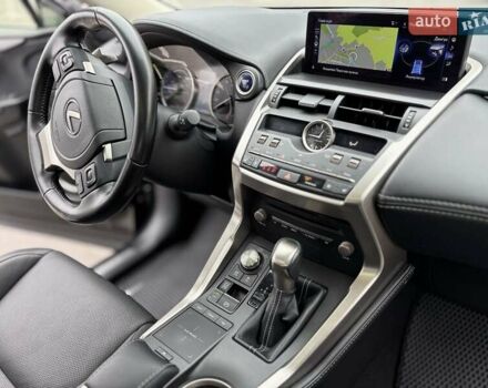 Черный Лексус НХ, объемом двигателя 2.49 л и пробегом 84 тыс. км за 39900 $, фото 6 на Automoto.ua