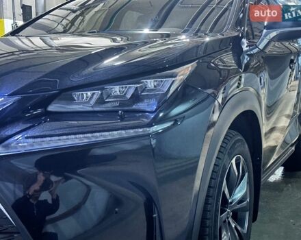 Черный Лексус НХ, объемом двигателя 2 л и пробегом 141 тыс. км за 22000 $, фото 1 на Automoto.ua