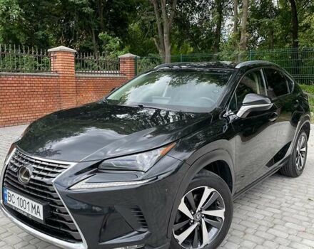 Черный Лексус НХ, объемом двигателя 2 л и пробегом 82 тыс. км за 27800 $, фото 1 на Automoto.ua