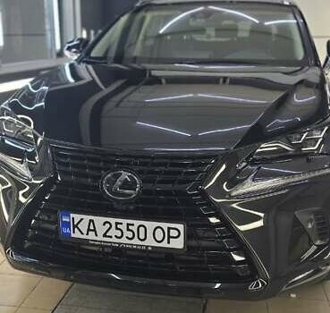 Черный Лексус НХ, объемом двигателя 2 л и пробегом 30 тыс. км за 34700 $, фото 1 на Automoto.ua