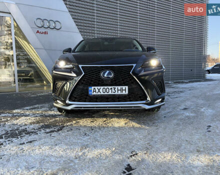 Черный Лексус НХ, объемом двигателя 2.49 л и пробегом 35 тыс. км за 36500 $, фото 1 на Automoto.ua