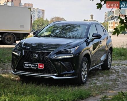 Чорний Лексус НХ, об'ємом двигуна 2 л та пробігом 115 тис. км за 27490 $, фото 1 на Automoto.ua