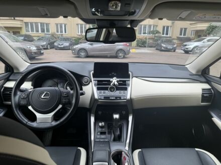 Чорний Лексус НХ, об'ємом двигуна 2 л та пробігом 53 тис. км за 40000 $, фото 1 на Automoto.ua
