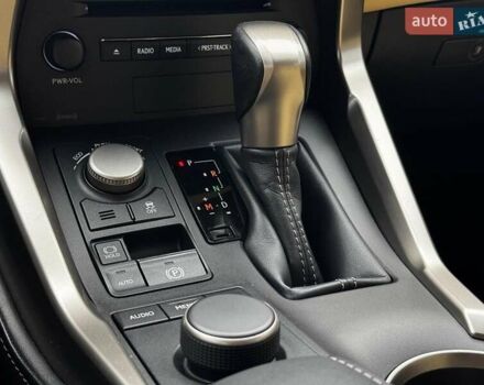 Коричневий Лексус НХ, об'ємом двигуна 2 л та пробігом 113 тис. км за 20990 $, фото 24 на Automoto.ua