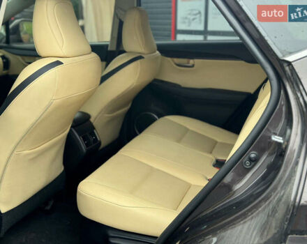 Коричневий Лексус НХ, об'ємом двигуна 0 л та пробігом 120 тис. км за 15900 $, фото 10 на Automoto.ua