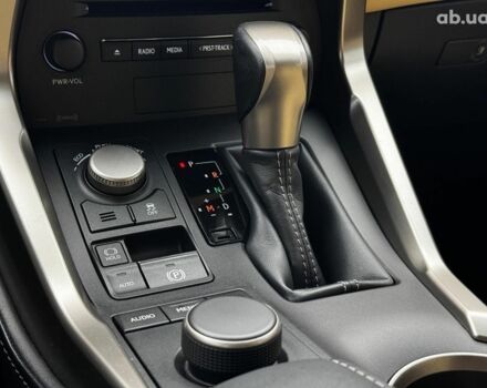 Коричневый Лексус НХ, объемом двигателя 2 л и пробегом 113 тыс. км за 20990 $, фото 24 на Automoto.ua