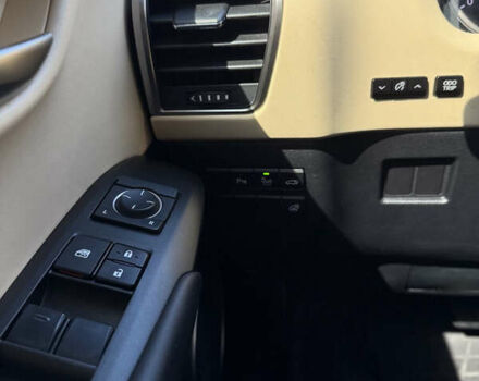 Лексус НХ 2014 в Львове на Automoto.ua Красный Лексус НХ, объемом двигателя 2 л и пробегом 195 тыс. км за 22200 $, фото 26 на Automoto.ua