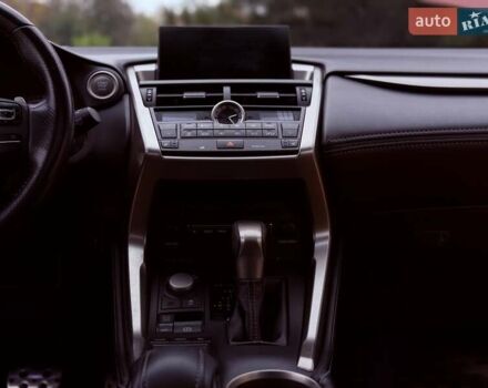 Красный Лексус НХ, объемом двигателя 2 л и пробегом 125 тыс. км за 24800 $, фото 57 на Automoto.ua