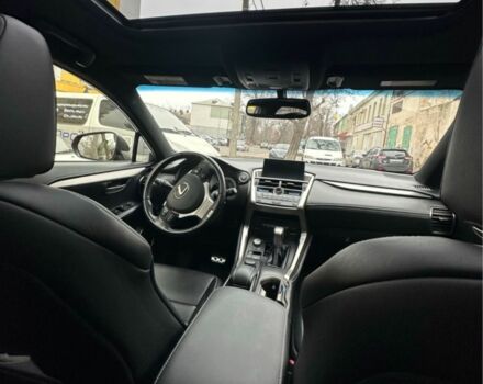 Красный Лексус НХ, объемом двигателя 2 л и пробегом 75 тыс. км за 23000 $, фото 5 на Automoto.ua