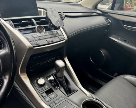 Червоний Лексус НХ, об'ємом двигуна 2 л та пробігом 158 тис. км за 25500 $, фото 10 на Automoto.ua