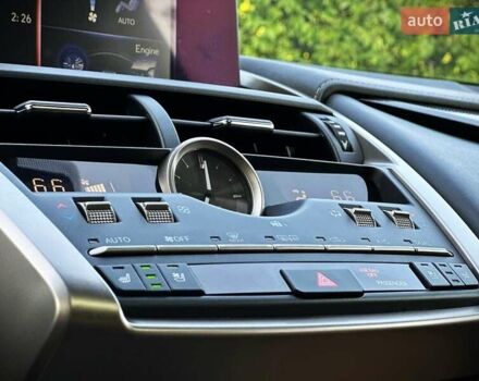 Червоний Лексус НХ, об'ємом двигуна 2 л та пробігом 51 тис. км за 28500 $, фото 26 на Automoto.ua