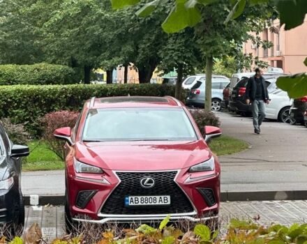 Красный Лексус НХ, объемом двигателя 2 л и пробегом 74 тыс. км за 27000 $, фото 1 на Automoto.ua