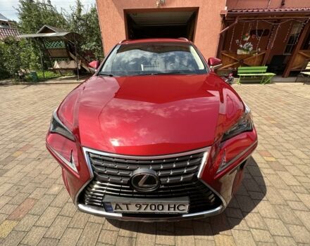Красный Лексус НХ, объемом двигателя 2 л и пробегом 135 тыс. км за 28900 $, фото 1 на Automoto.ua