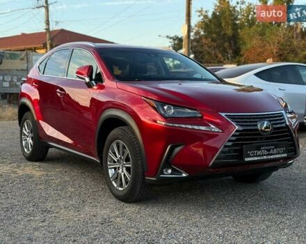 Красный Лексус НХ, объемом двигателя 2 л и пробегом 7 тыс. км за 35000 $, фото 1 на Automoto.ua