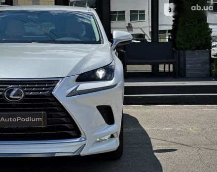 Лексус НХ, объемом двигателя 2 л и пробегом 65 тыс. км за 40999 $, фото 2 на Automoto.ua